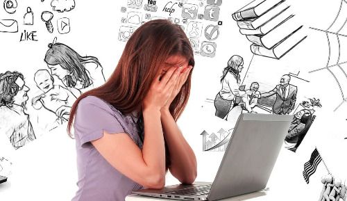 photo d'une femme débordée photo d'une femme débordée